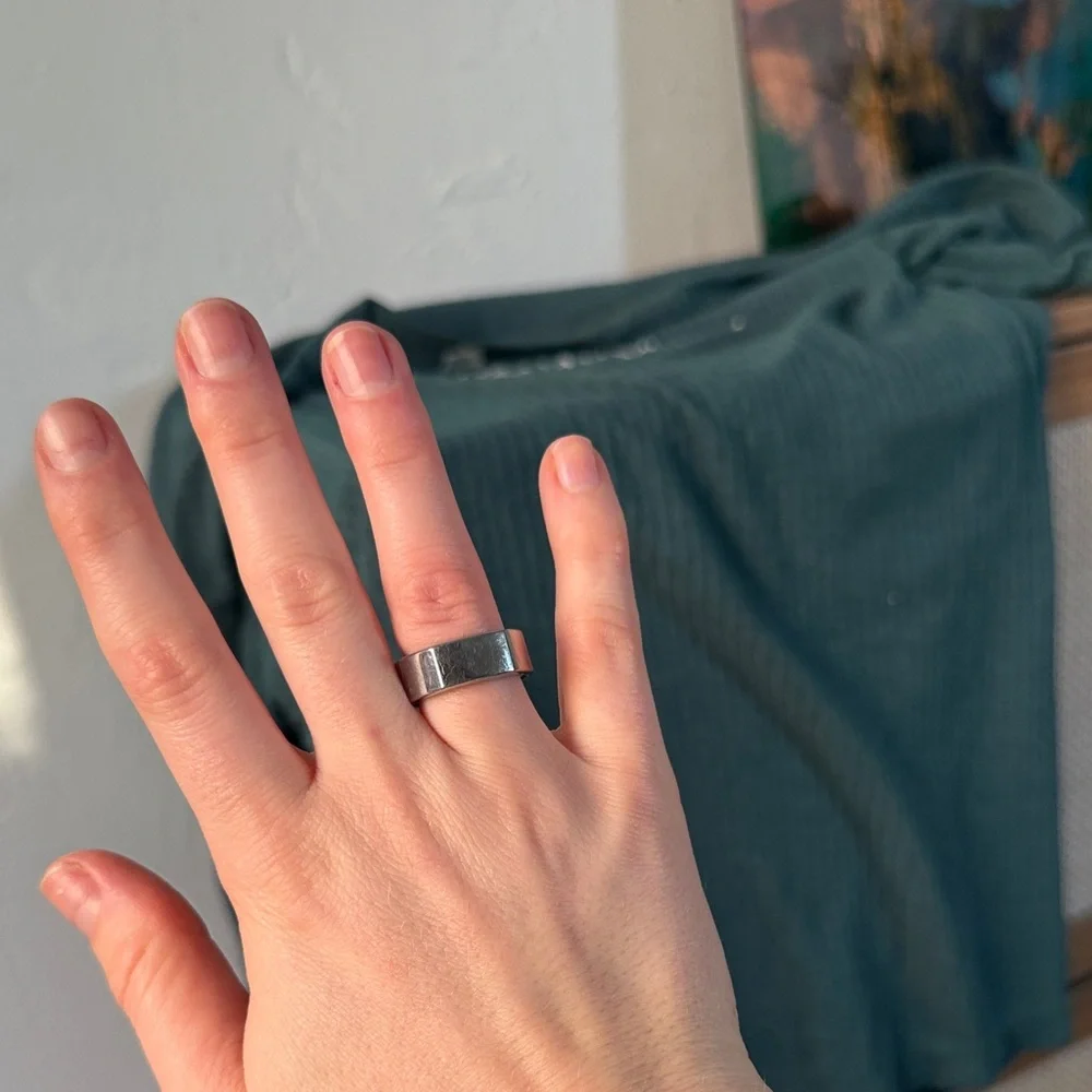 Oura Gen3 Heritage Silver US8 + travel charger!